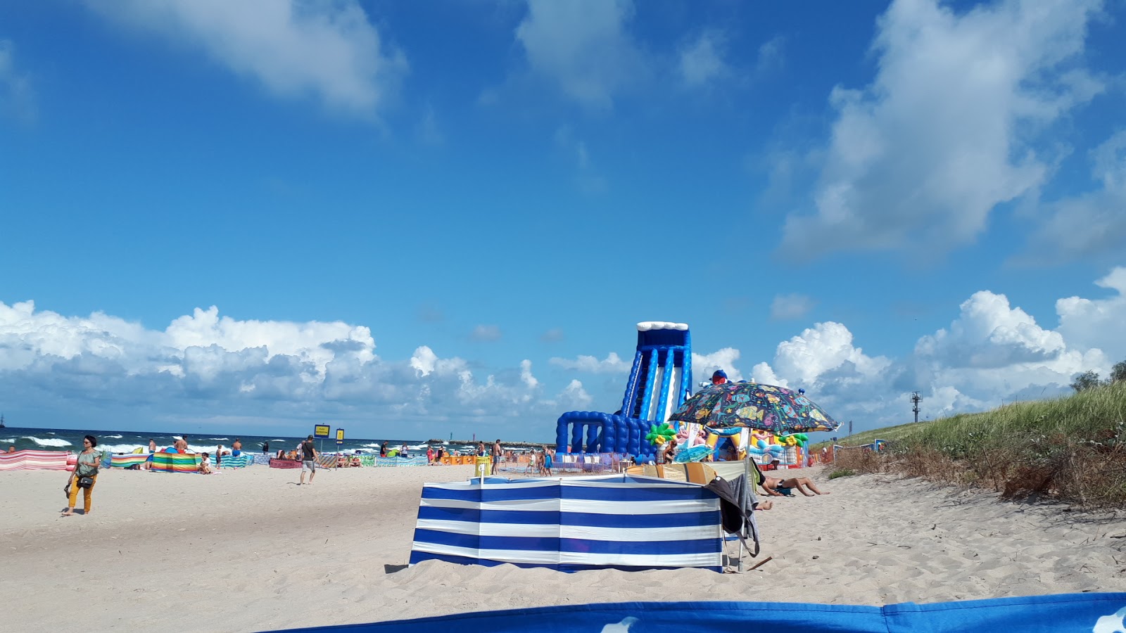 Foto de Darlowo Beach II - lugar popular entre os apreciadores de relaxamento