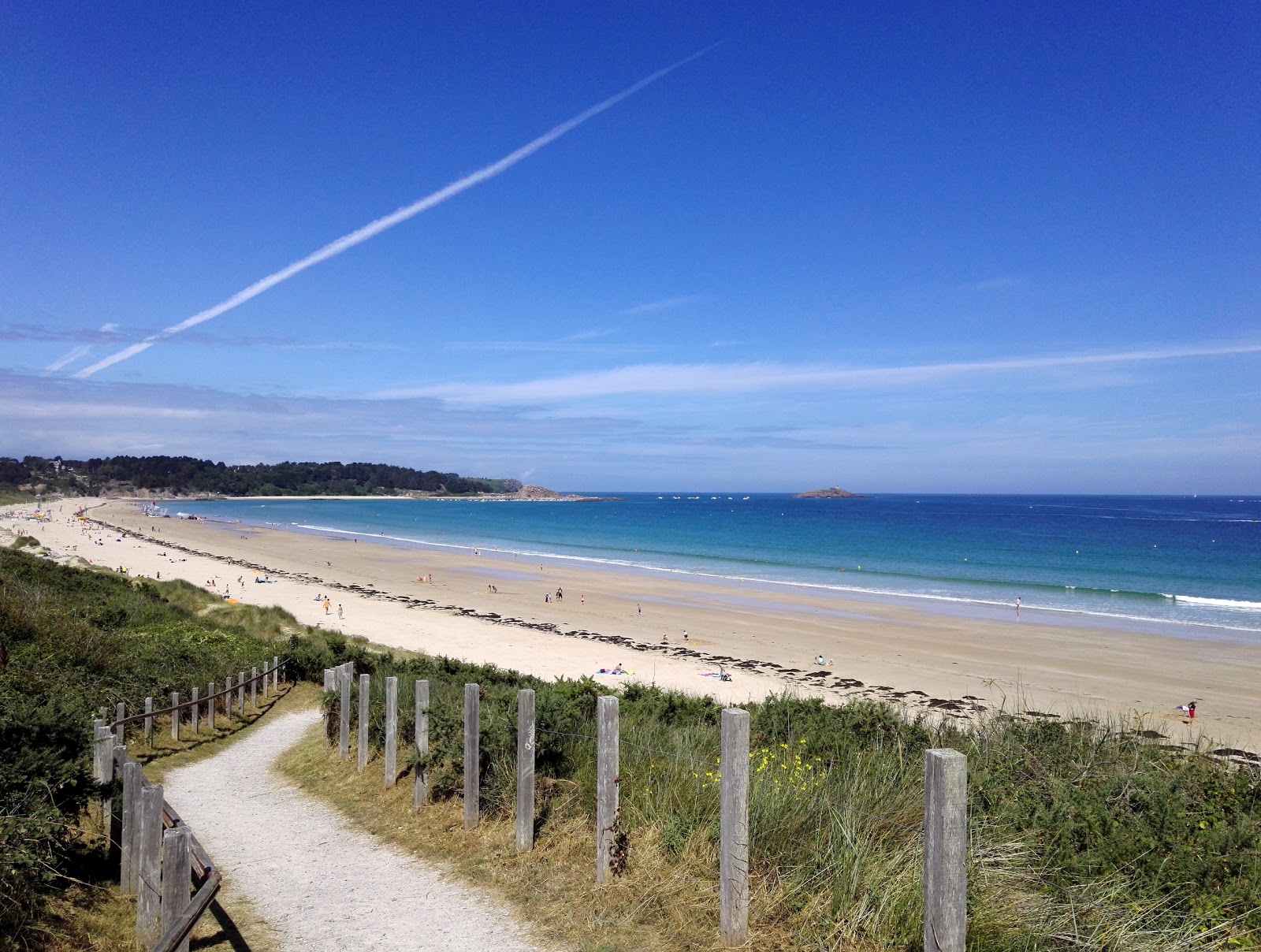 Foto de Plage des Montier com long bay