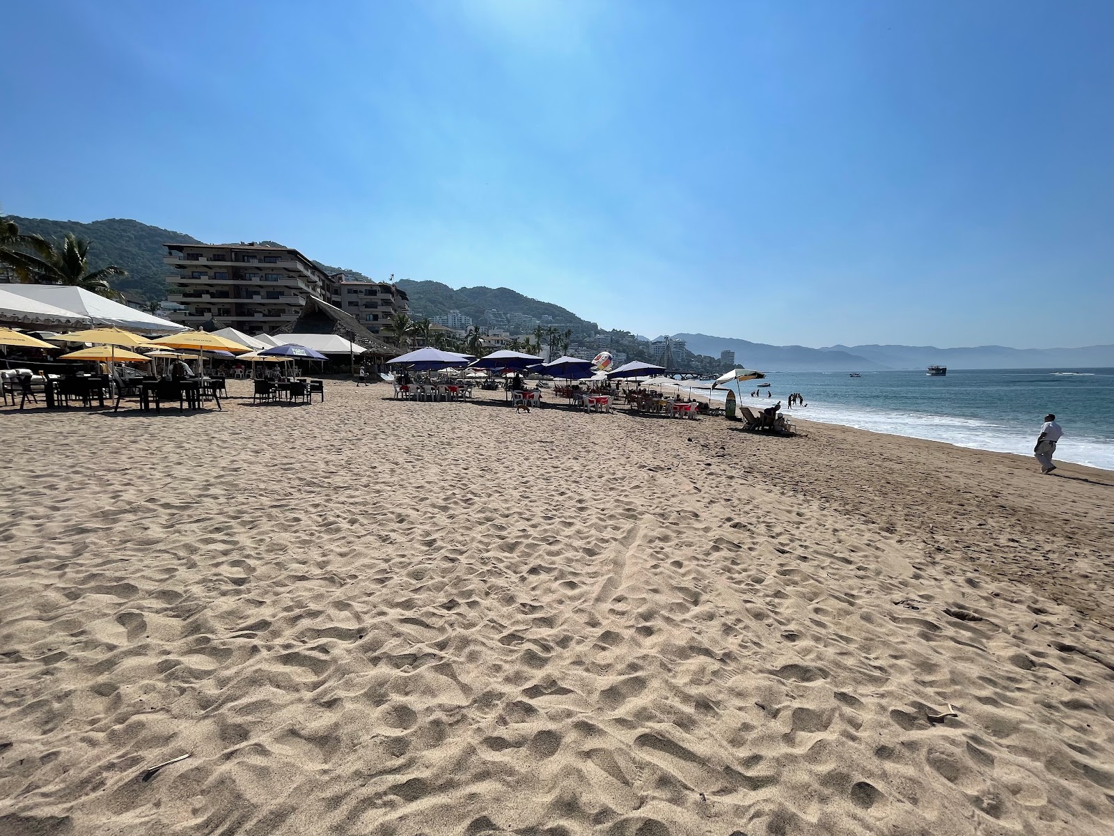 Foto de Olas Altas beach con parcialmente limpio nivel de limpieza