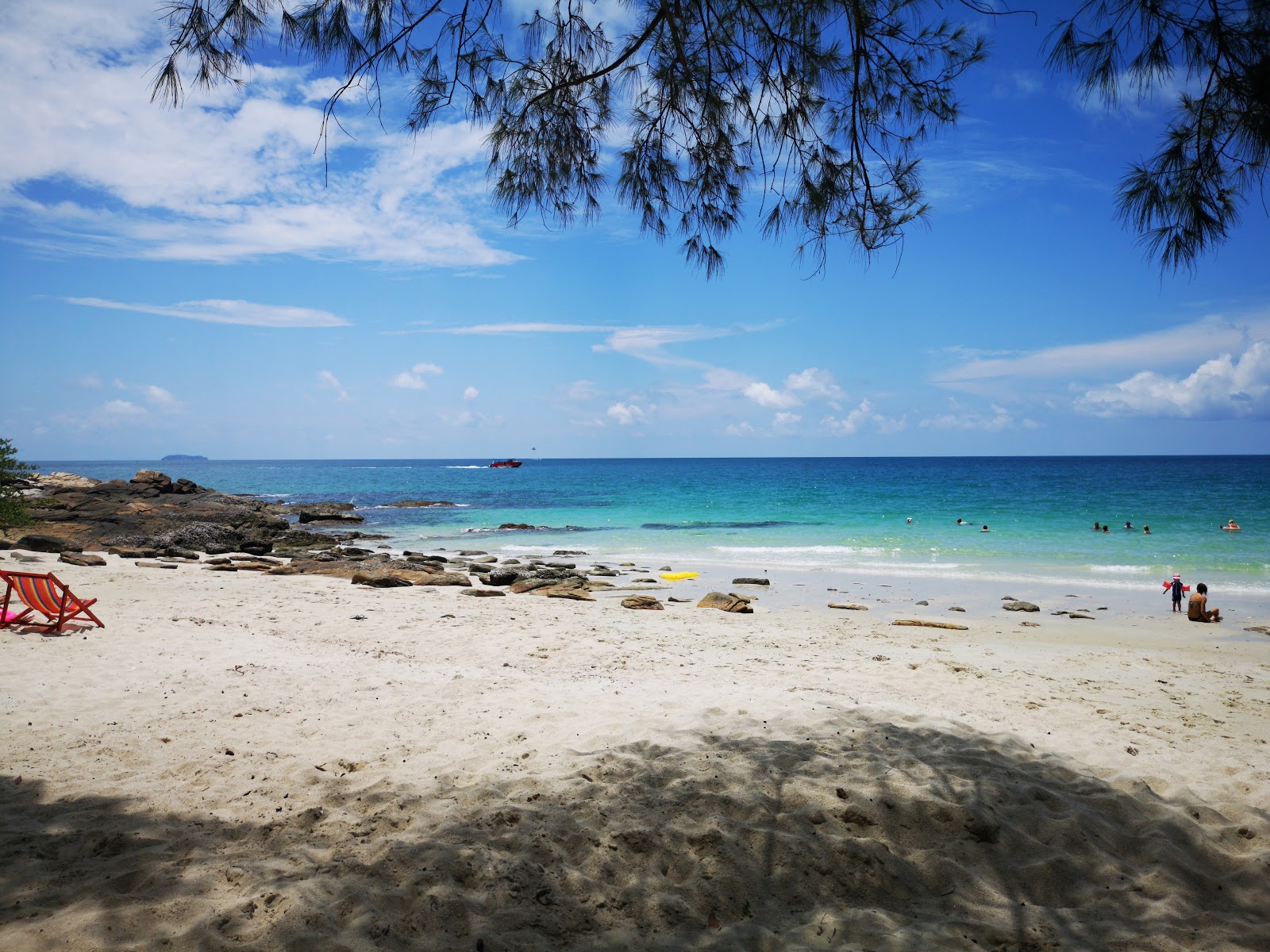 Foto van Nuan Beach met turquoise puur water oppervlakte