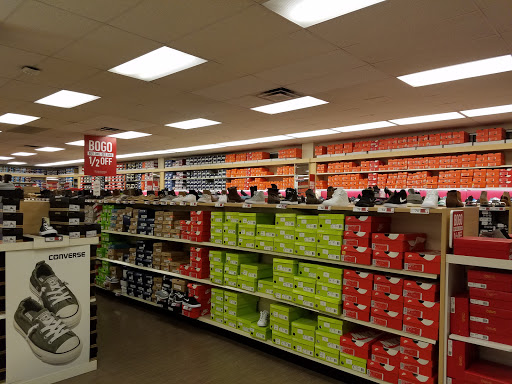 Shoe Store «Famous Footwear», reviews and photos, 2101 Elmwood Ave, Buffalo, NY 14207, USA