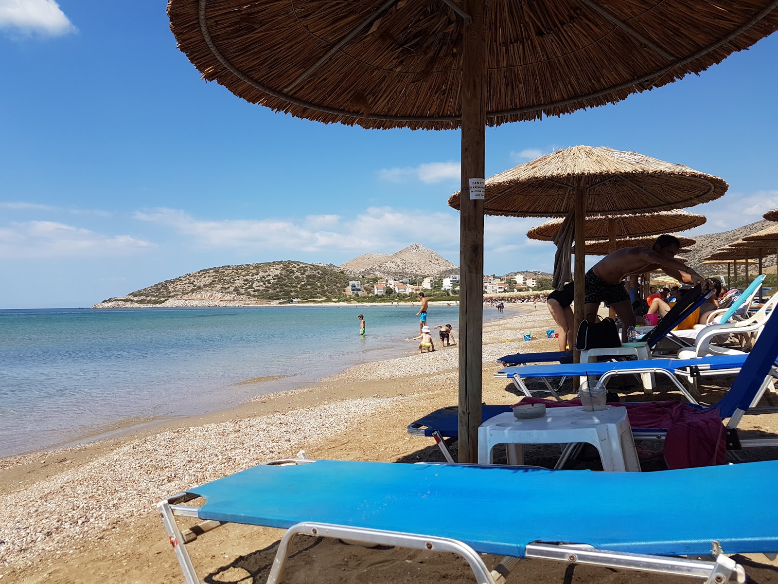 Photo de Charakas Beach zone des équipements