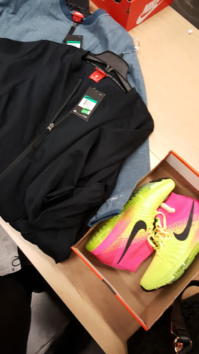 Sporting Goods Store «Nike Clearance Store», reviews and photos, 1275 Marina Blvd, San Leandro, CA 94577, USA