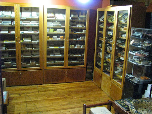 Humidor 1 Tobacconist Cuban Cigars HABANOS Dealer