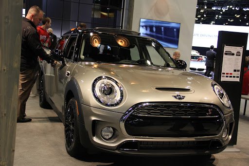 Car Dealer «MINI of Orland Park», reviews and photos, 11030 W 159th St, Orland Park, IL 60467, USA