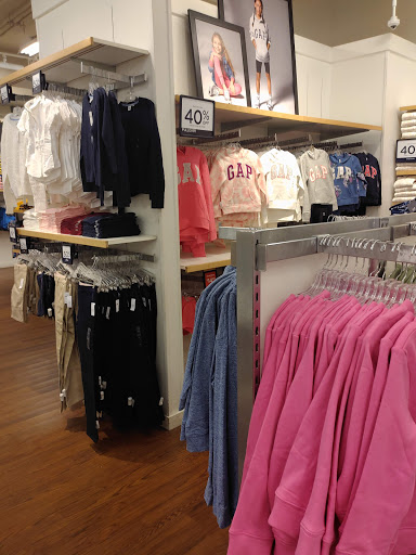 Clothing Store «Gap Factory Store», reviews and photos, 400 Fulton St, Brooklyn, NY 11201, USA