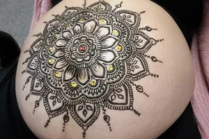 Fatima - Eyebrow Threading & Henna Tattoo (Taunton,MA) image