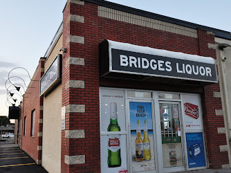 Bridges Ale House & Eatery, Bridges Liquor Store