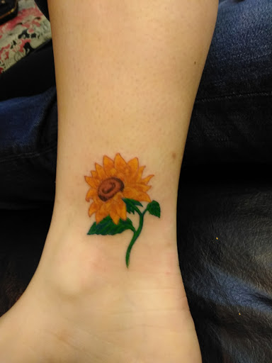 Find tattoo ideas stars for your next unique tattoo in Johnstown at Screaming Needle Tattoo & Body Piercing