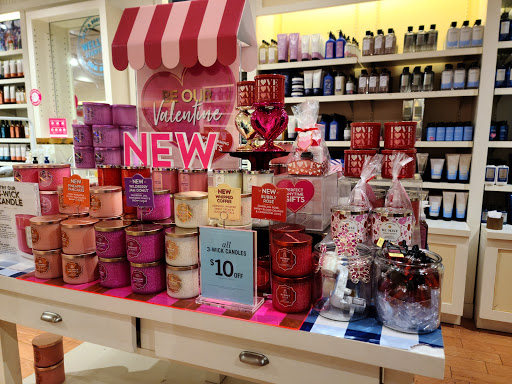 Shopping Mall «Eastern Hills Mall», reviews and photos, 4545 Transit Rd, Williamsville, NY 14221, USA