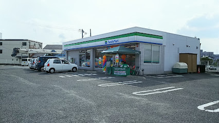 ファミリーマート 津山インター店