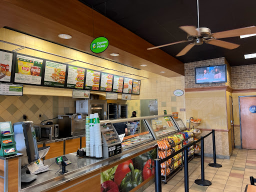 Restaurant «SUBWAY®Restaurants», reviews and photos, 9228 Lakewood Blvd, Downey, CA 90240, USA