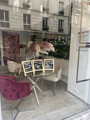 Beauté à croquer à Paris