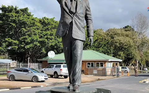 Nelson Mandela Statue image