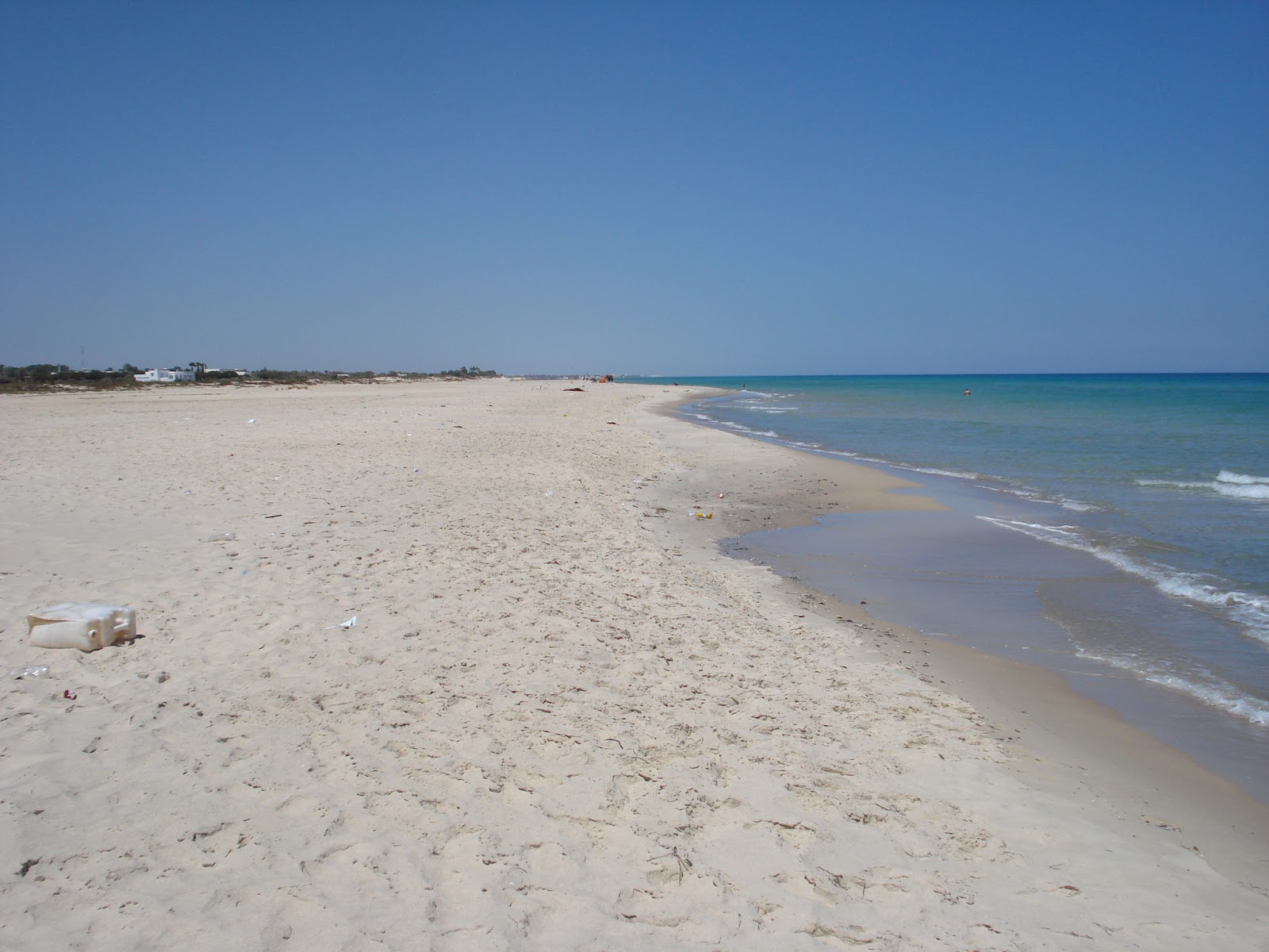 Foto van Daroufa Beach met turquoise puur water oppervlakte