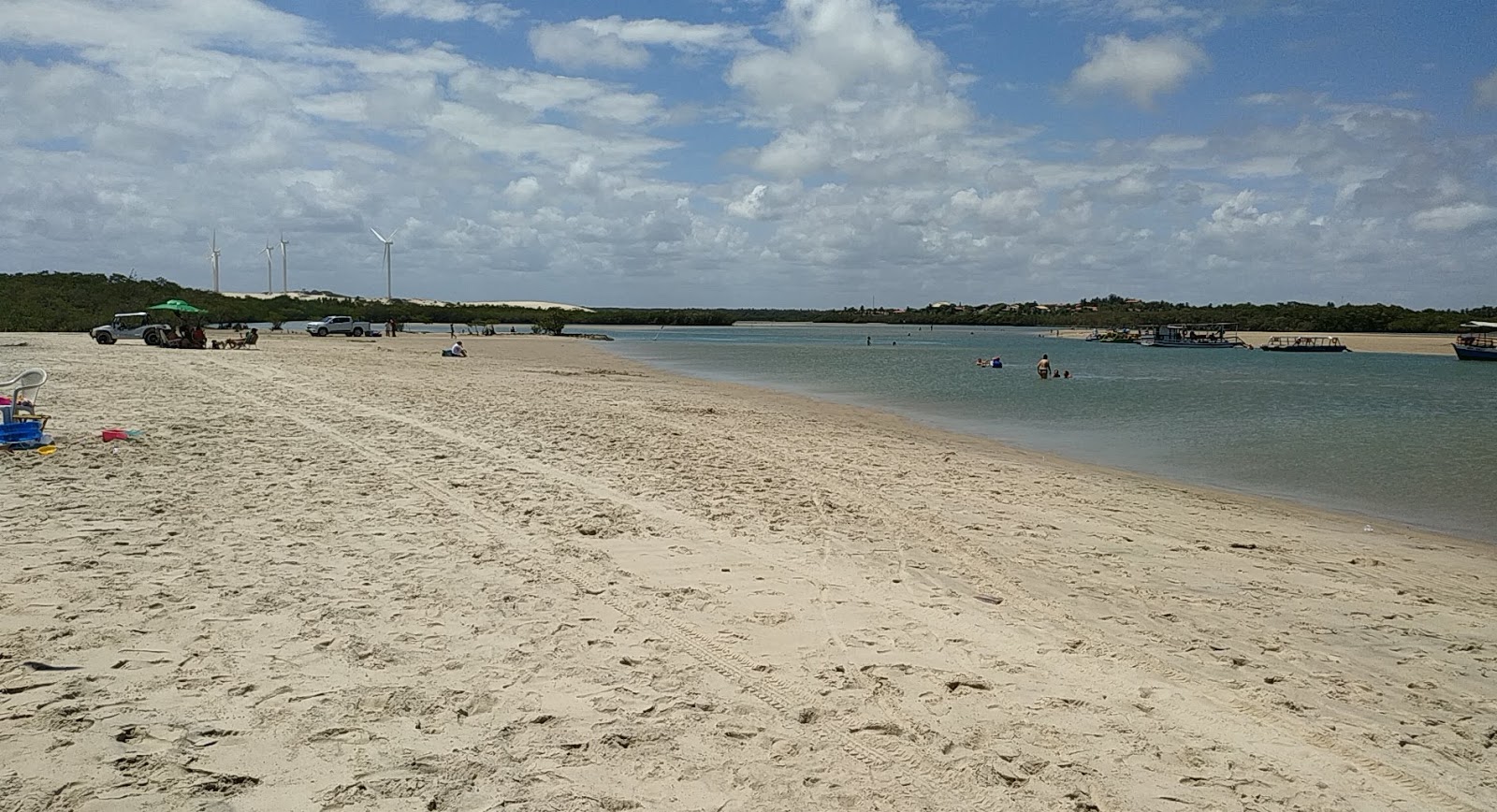 Foto de Playa Barra Nova con arena brillante superficie