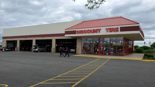 Tire Shop «Discount Tire Store - Naperville, IL», reviews and photos, 535 Fort Hill Dr, Naperville, IL 60540, USA