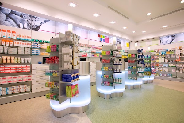 FARMACIA REIS CATOLICS, 365 DIAS de 9 A 22h Ldo. Juan VICENS CALDENTEY
