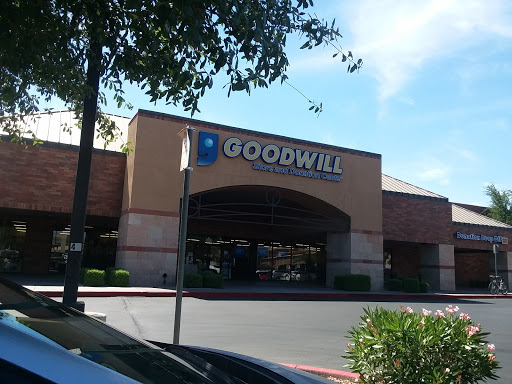 Thrift Store «Thunderbird & Scottsdale Goodwill Retail Store & Donation Center», reviews and photos, 14202 N Scottsdale Rd, Scottsdale, AZ 85254, USA
