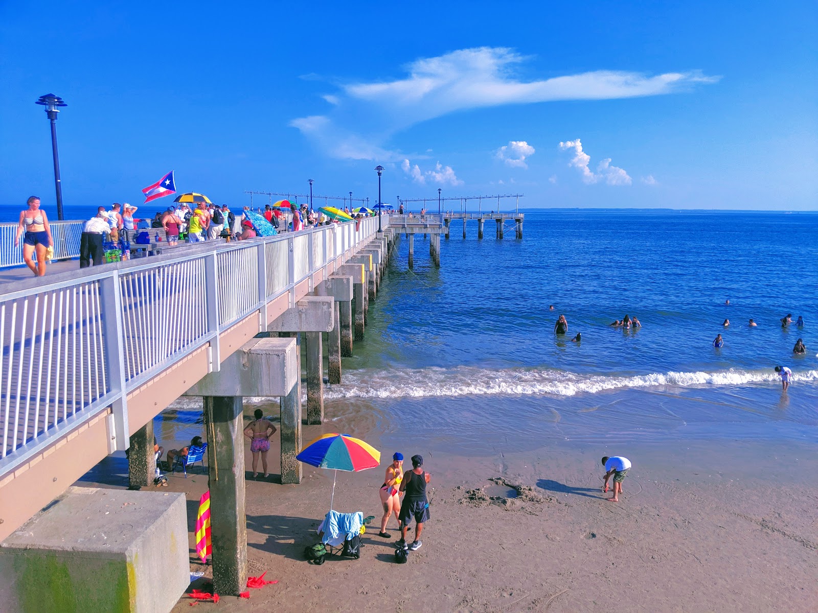 Foto de Coney Island Beach - buen lugar amigable para mascotas para vacacionar