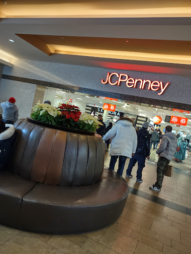 Shopping Mall «Bay Plaza Shopping Center», reviews and photos, 2100 Bartow Ave, Bronx, NY 10475, USA