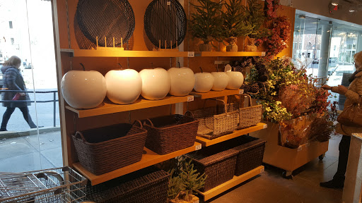 Furniture Store «Crate and Barrel Outlet», reviews and photos, 1700