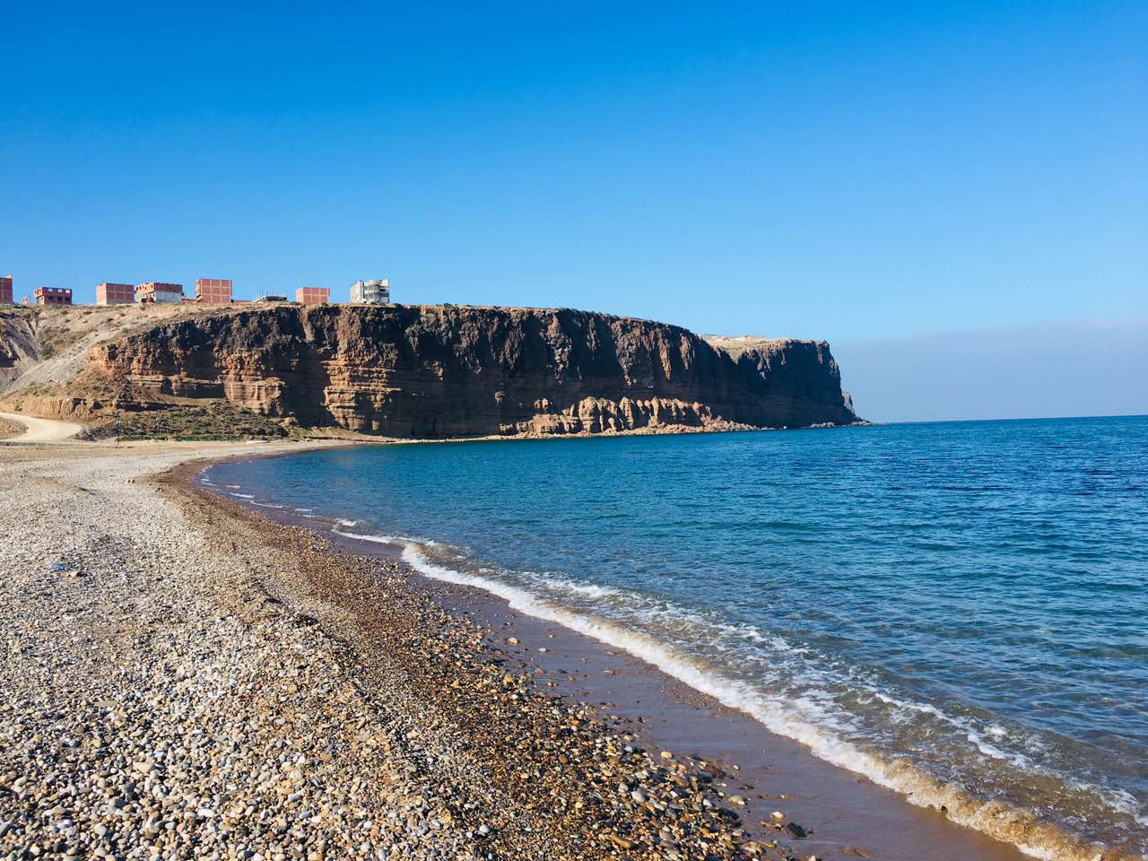 Photo de La Plage B'hira avec baie spacieuse