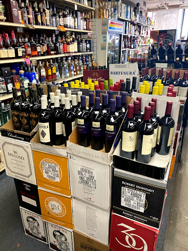Liquor Store «West Hills Wines & Liquors», reviews and photos, 1720 New York Ave, Huntington Station, NY 11746, USA