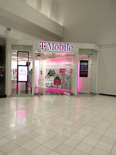 Cell Phone Store «T-Mobile», reviews and photos, 6600 Topanga Canyon Blvd #97D, Canoga Park, CA 91303, USA