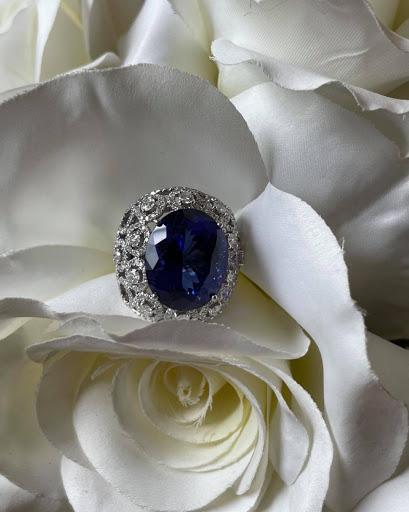 Jewelry Store «Worthington Jewelers», reviews and photos, 692 High St, Worthington, OH 43085, USA