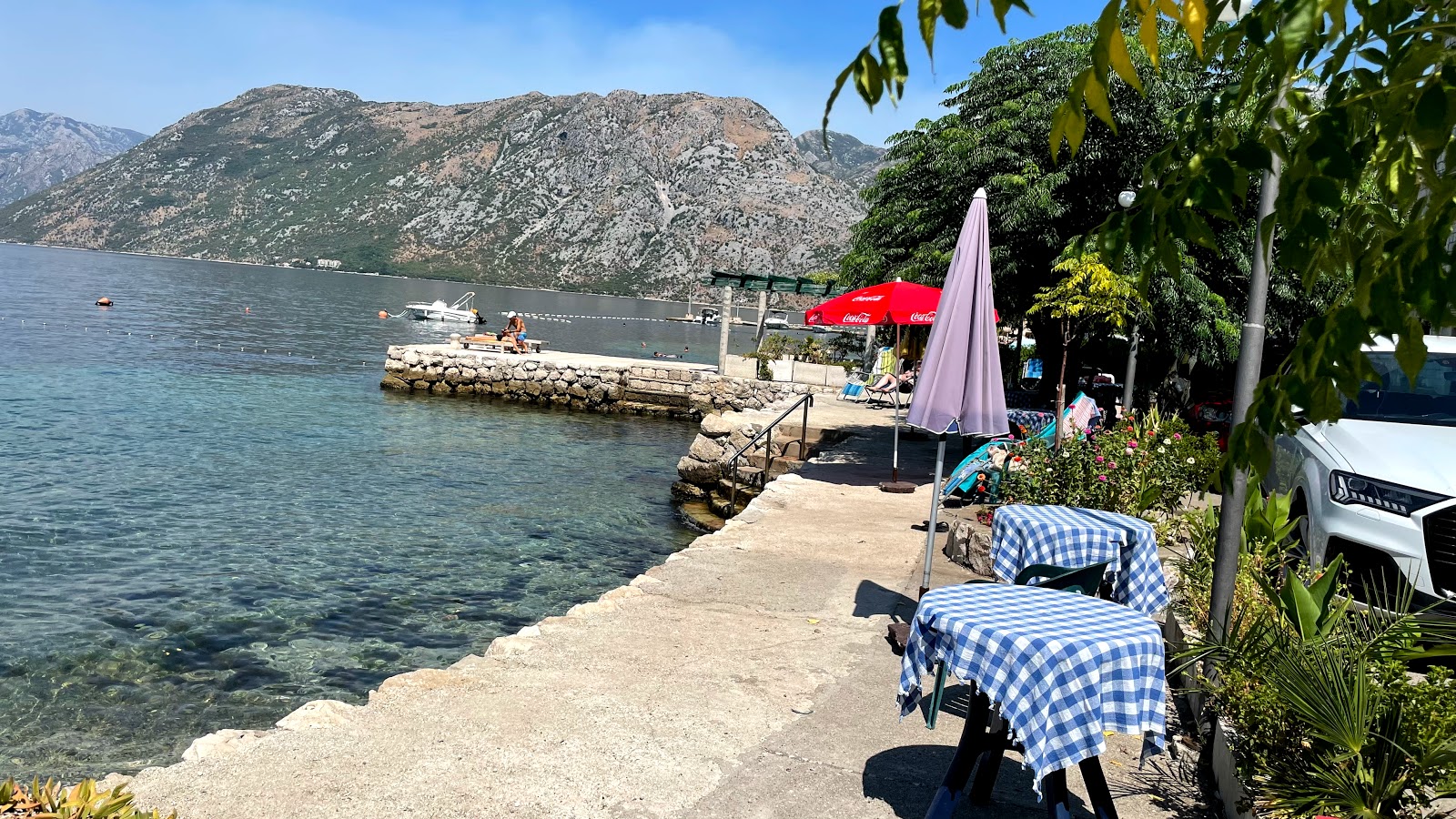 Foto av Pana beach med grå sten yta