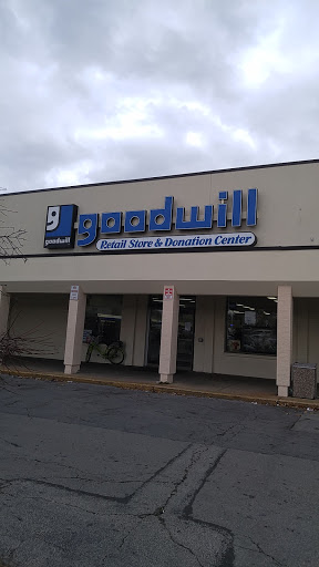 Thrift Store «Goodwill Retail Store of Florissant», reviews and photos, 472 Lindbergh Blvd, Florissant, MO 63031, USA