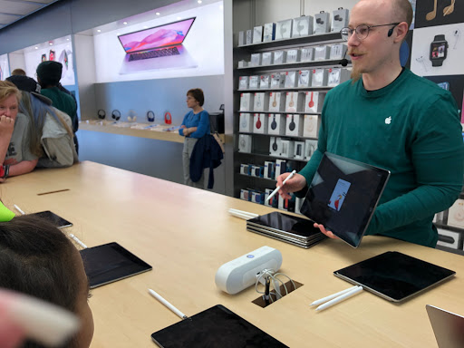 Computer Store «Apple Lehigh Valley», reviews and photos, 250 Lehigh Valley Mall, Whitehall, PA 18052, USA