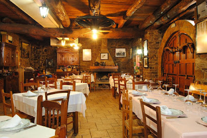 Mesón La Piedra Restaurante - C. la Iglesia, 23, 24318 San Román de Bembibre, León, Spain