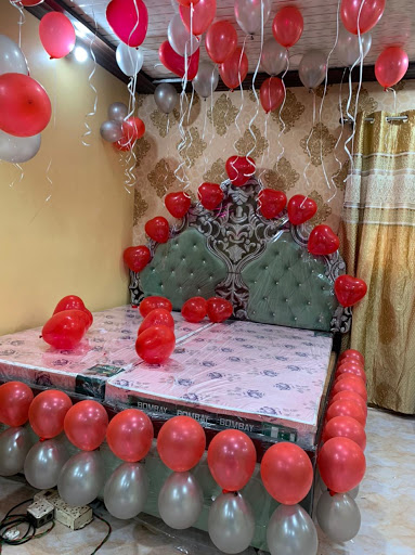 Partyara - Boys & Girls First Birthday Party Organisers & Planner In Delhi, Balloon Decoration for Birthday, Anniversary, Theme Party, Surprise Room Decoration,