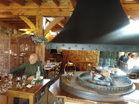 Atmosphère du Restaurant de cuisine traditionnelle AUBERGE DE L'HIRONDELLE à Saint-Cirq - n°9