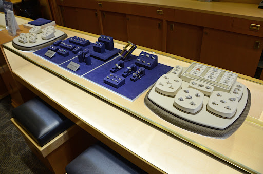 Jewelry Store «Hoppe Jewelers», reviews and photos, 3643 E Main St, Richmond, IN 47374, USA