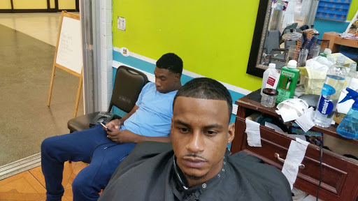 Hair Salon «Cut It Out!! Salon/Barbershop», reviews and photos, 1305 NW 40th Ave, Lauderhill, FL 33313, USA