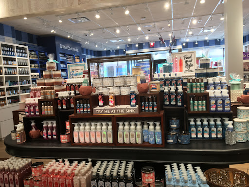 Beauty Supply Store «Bath & Body Works», reviews and photos, 10385 Dixie Hwy, Louisville, KY 40272, USA