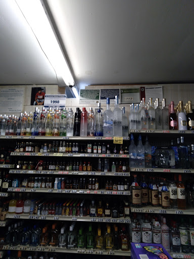 Liquor Store «Austin Liquors», reviews and photos, 3505 Dempster St, Skokie, IL 60076, USA