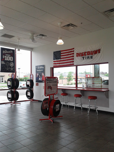 Tire Shop «Discount Tire Store - West Chester, OH», reviews and photos, 7683 Kingland Dr, West Chester Township, OH 45069, USA