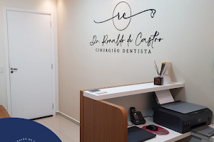 Dentista Dr. Ronaldo Montich de Castro - Implante Dentário, Clareamento Dental, Lentes de Contato Dental image