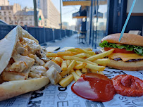 Plats et boissons du Restaurant de hamburgers BROZ BURGER Kebab burger tacos à Paris - n°1