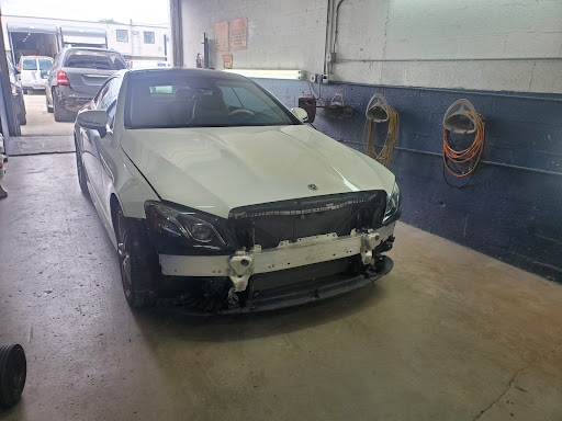 Auto Body Shop «Jaruco Auto Paint & Body», reviews and photos, 564 W 28th St, Hialeah, FL 33010, USA