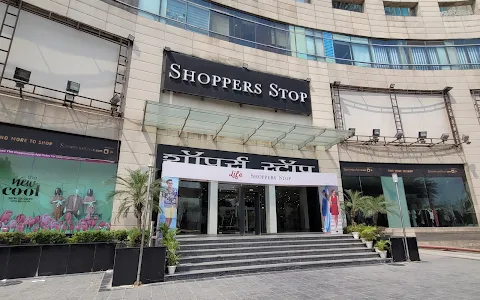 Shoppers Stop image