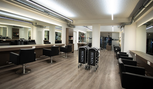 Studio 13 - hairdresser, medical pedicure and nail salon. In Innsbruck
