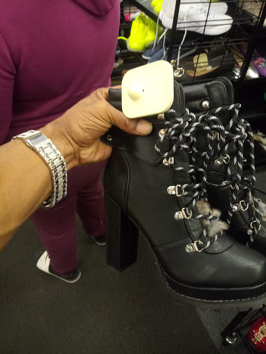 Shopping Mall «Hi-Lake Shopping Center», reviews and photos, 2218 E Lake St, Minneapolis, MN 55407, USA