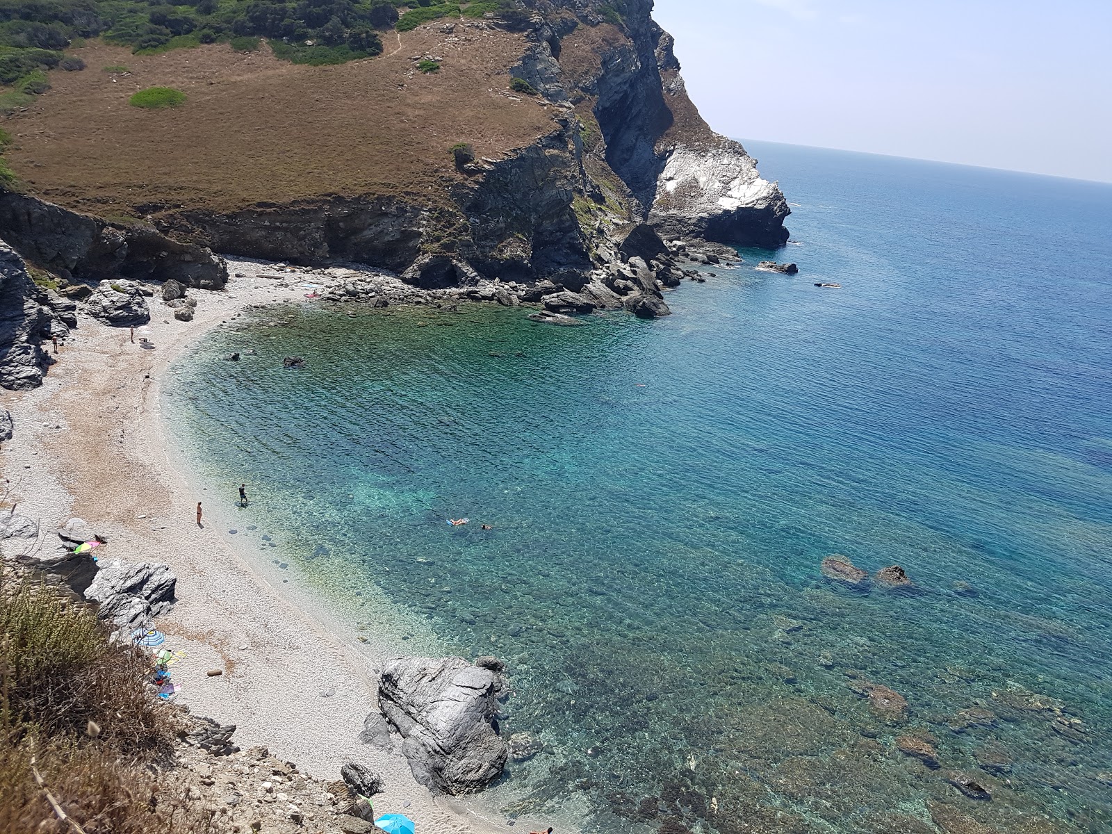 Foto von Spiaggia di Lampianu mit kleine, beiger kiesel Oberfläche