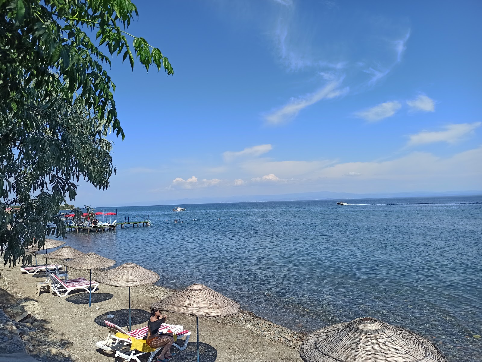 Fotografija Gunes Cafe beach z lahki kamenček površino