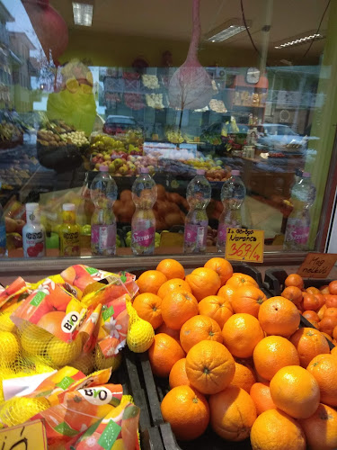 Zöldség Gyümölcs Élelmiszer bolt - Szeged